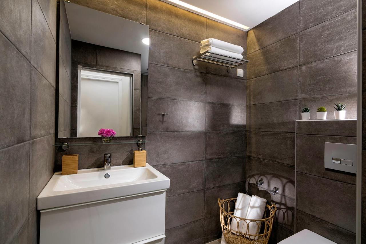 Stylish By Center Apartment *
